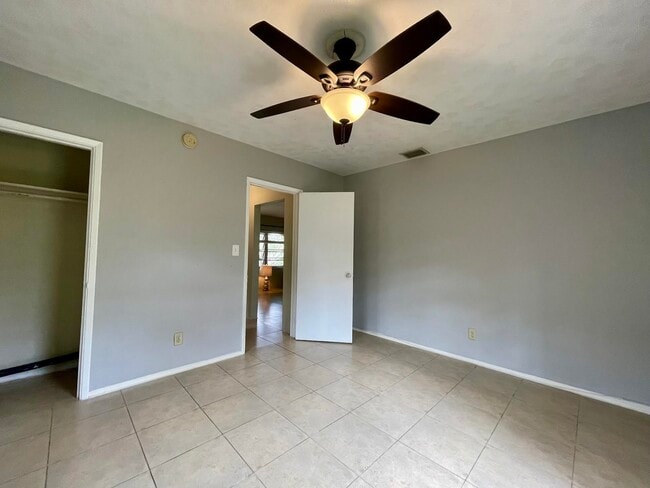 Building Photo - 2204 NW 3rd Ave