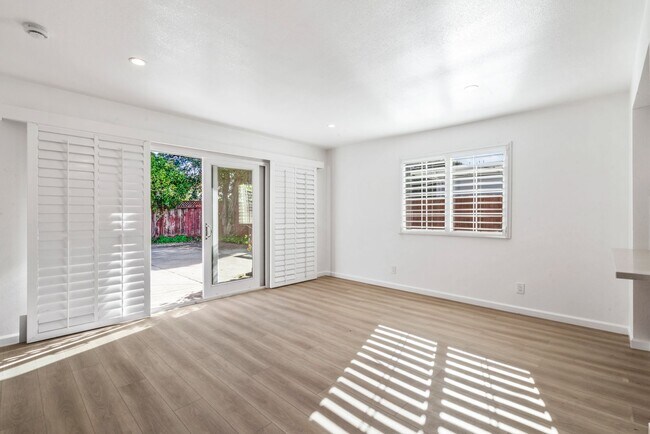 Building Photo - Move-In Ready Gem with Convenient Location