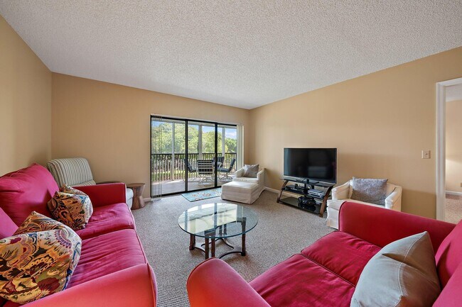 Building Photo - 300 N Hwy A1A