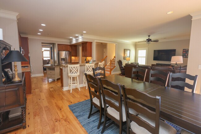 Building Photo - 504 Village Walk Ln