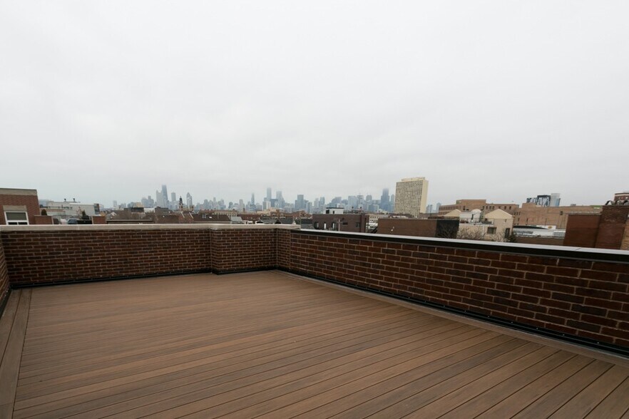 Building Photo - 1428 N Paulina St