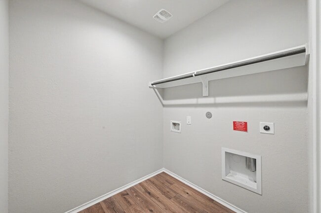 Building Photo - 18287 Woodpecker Trl