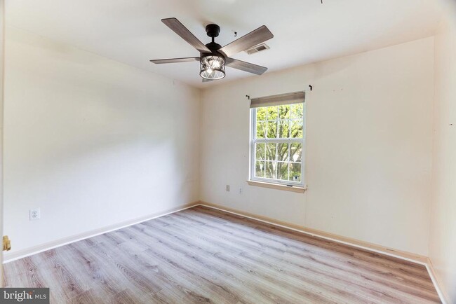 Building Photo - 13868 Racine Ct