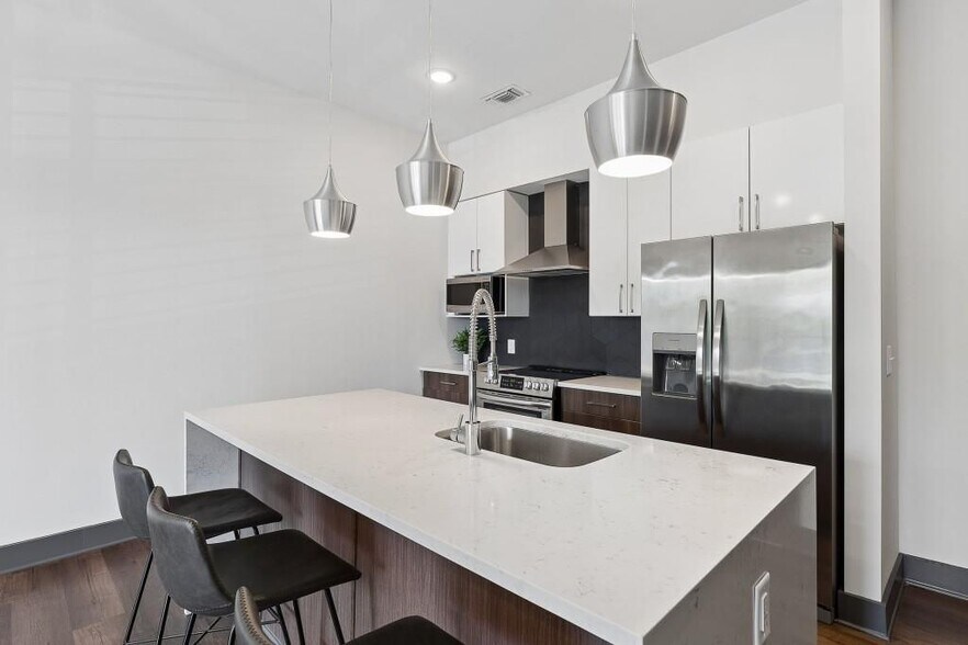 Building Photo - 112 Rogers St SE