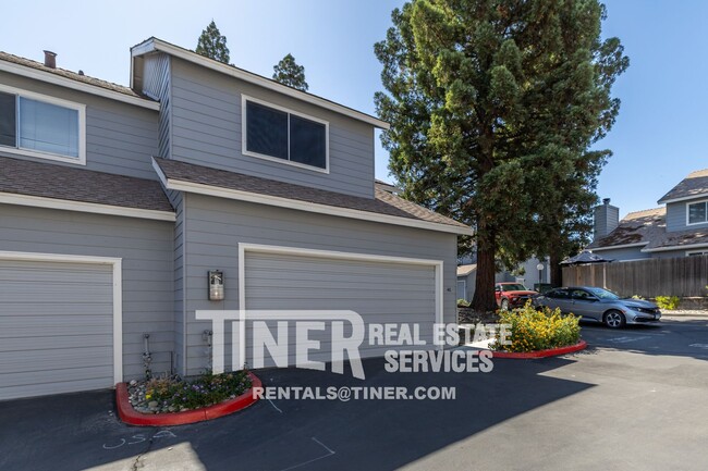 Building Photo - Gorgeous Roseville Home! 18 Month Lease! -...