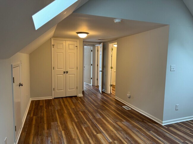 Building Photo - Four Bedroom Lake House in Denver