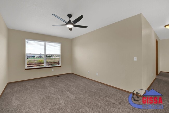 Building Photo - Beautiful home with 4 BR, 3.5 BA, 2 CAR wi...