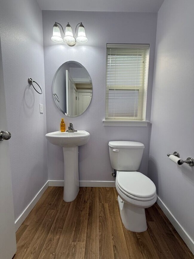 Building Photo - LYNNWOOD 3 BED, 2.5 BATH HOME FOR RENT; AVAILABLE NOW!