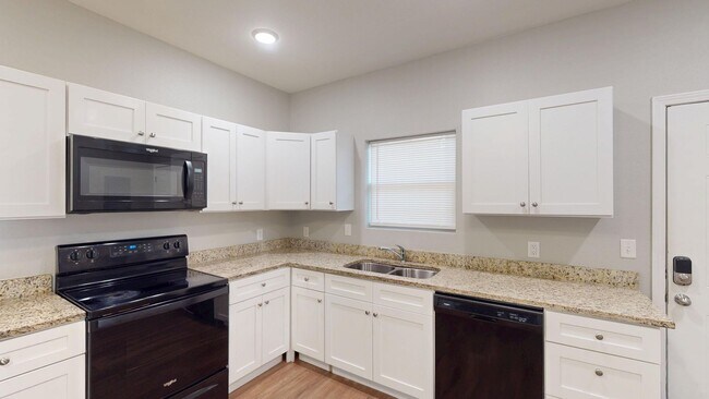 Building Photo - 2 Bed/2 Bath Condo in Pigeon Forge, TN Available Now!