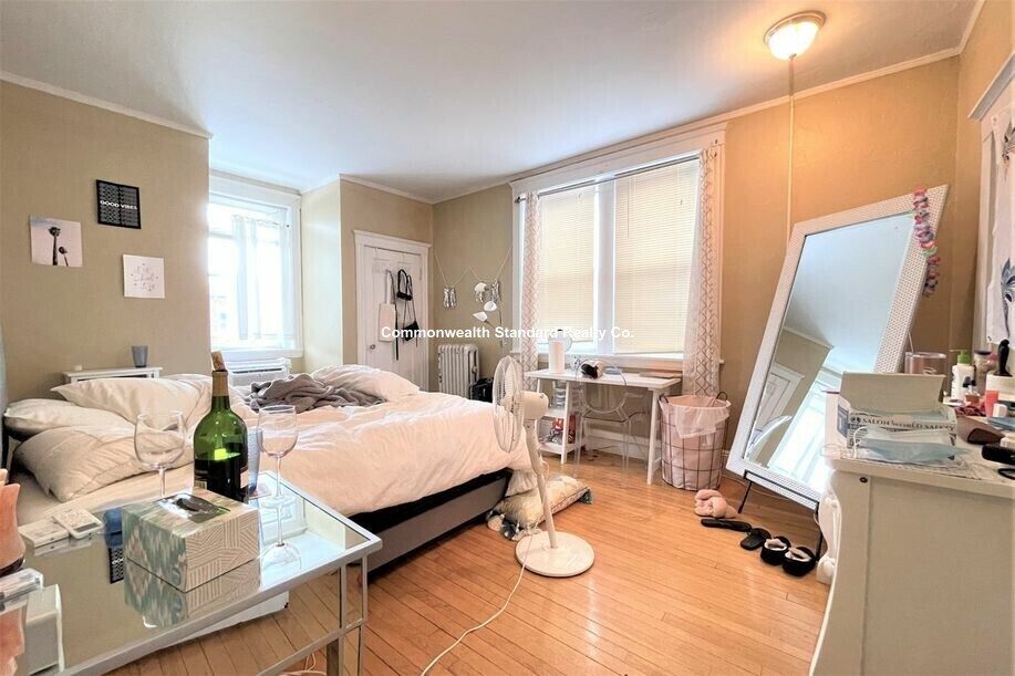 Building Photo - 72 Egmont St