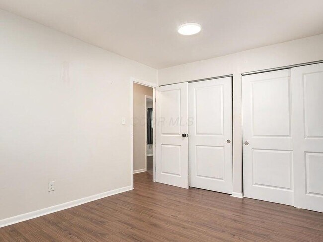 Building Photo - 1543 S Hamilton Rd