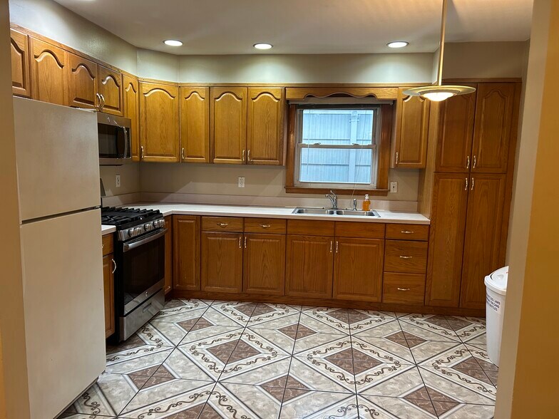 Elegant Tiles and Lots of Space, Pantry, Modern Lamp for Eat-in- Kitchen - 30 E 36th St
