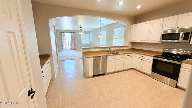 Building Photo - 43460 Caven Dr