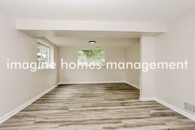 Building Photo - Lovely, renovated 3 bedroom home in Ballwin