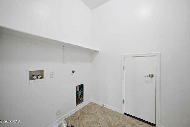 Building Photo - 5643 E Alder Ave