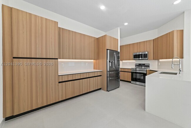 Building Photo - 3040 SW 44th St