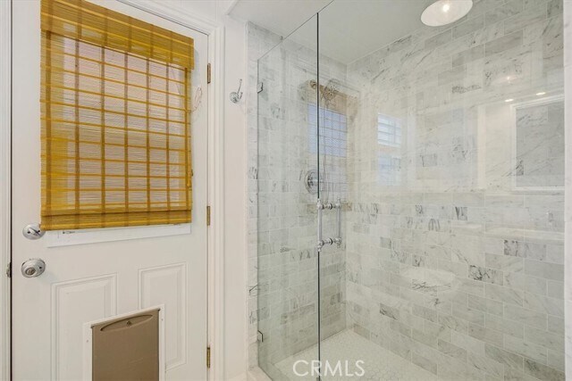 Building Photo - 2128 Miramar Dr