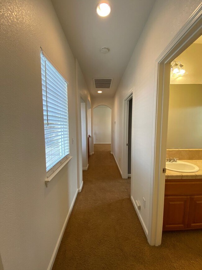 Building Photo - Elegant 2 story home in NW Visalia Coming ...