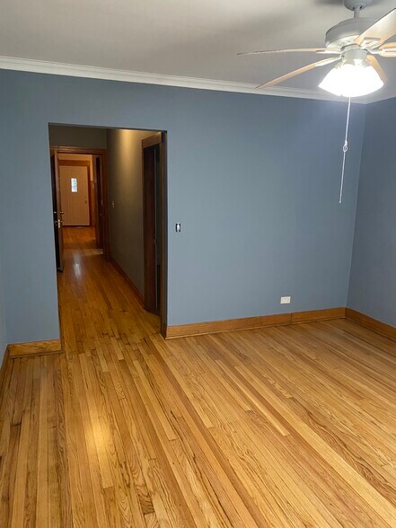 Building Photo - 5312 W Wrightwood Ave