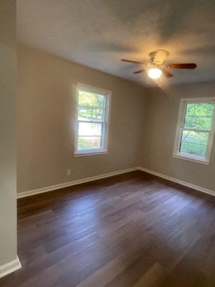 Building Photo - 66 Spring St W