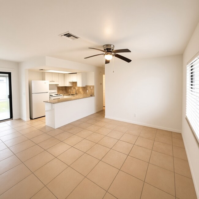 Building Photo - 11470 Char Ann Dr
