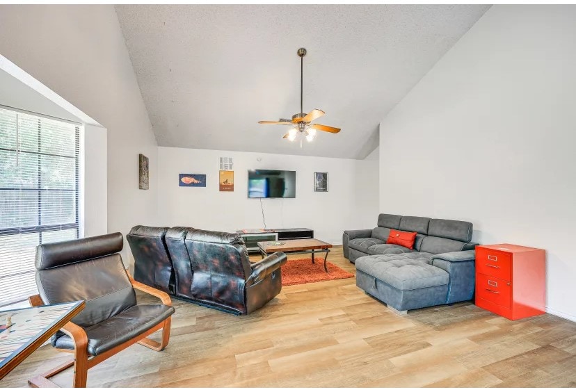 Building Photo - Room in House on Sunlit Grove