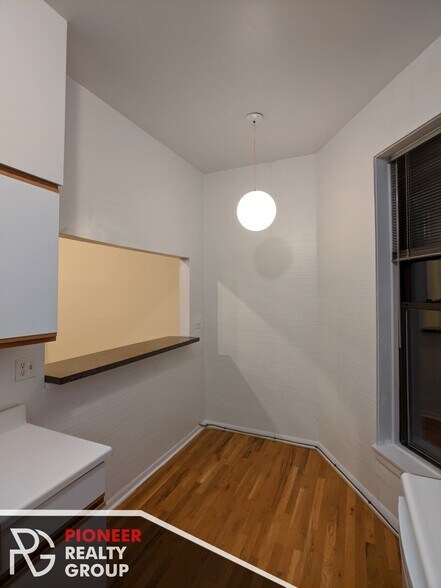 Building Photo - 1427 N Dearborn St