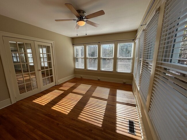 Building Photo - Central AVL - Beautifully Restored and Updated Apartment