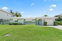 Building Photo - 718 Shore Dr
