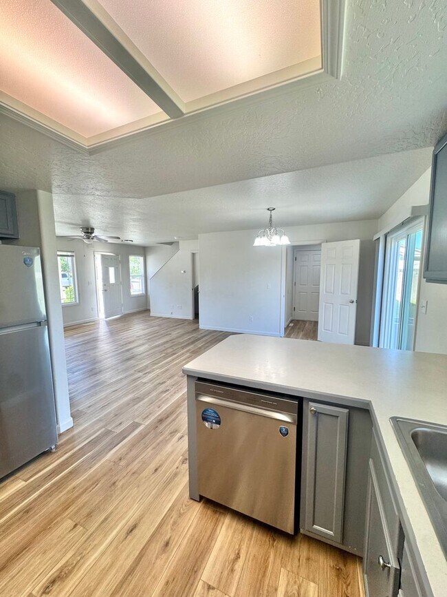Building Photo - Spacious 5-Bedroom Home in Prime Nampa Location