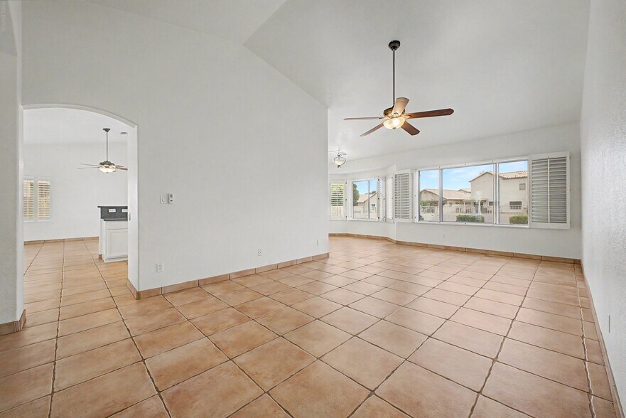 Building Photo - 691 S Sahuaro Dr