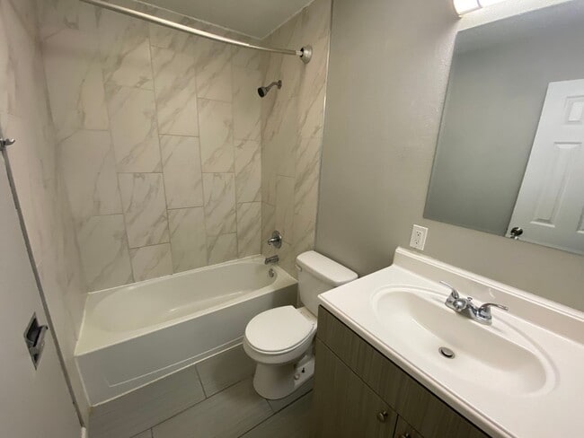 Building Photo - 5428 N Division St