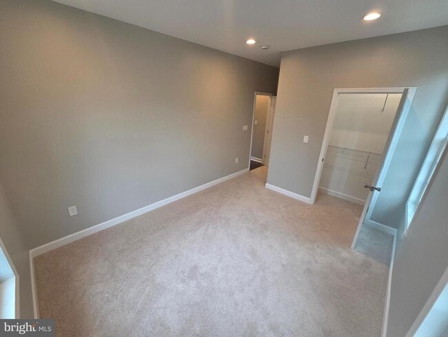 Building Photo - 402 McKenzie Dr