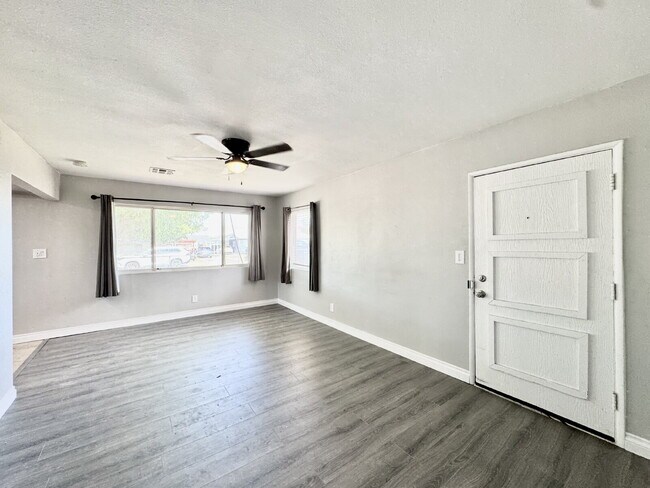 Building Photo - Adorable 3BD Vintage Henderson Home w/ Mod...