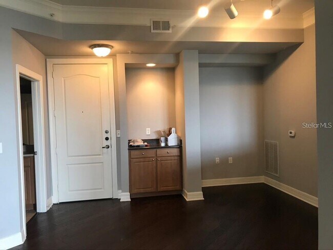 Building Photo - 501 Mirasol Cir
