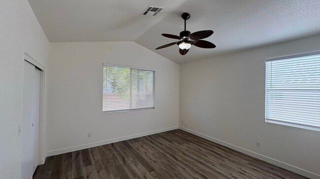 Building Photo - 5042 Vista Loma Way