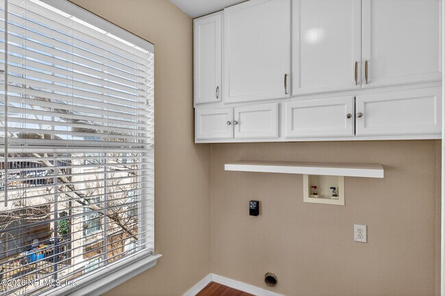 Building Photo - 10961 Burnt Mill Rd