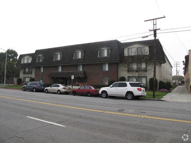 Building Photo - Crown Apartments
