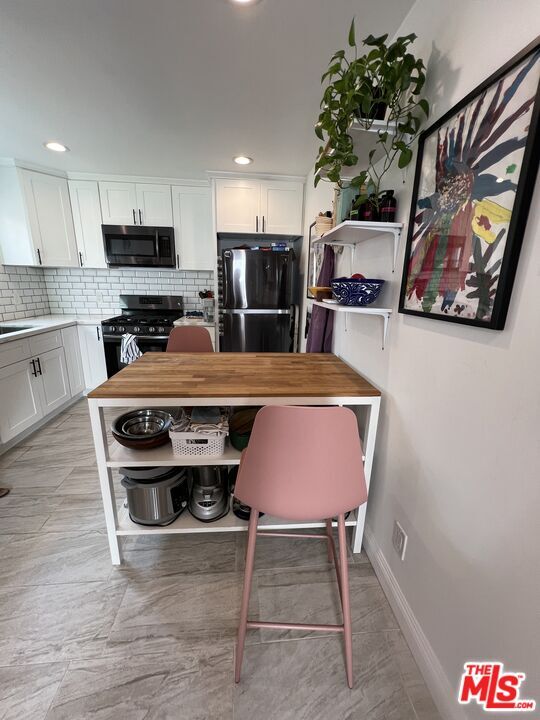 Building Photo - 3057 Vineyard Ave