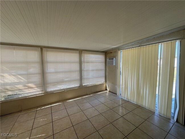 Building Photo - 333 Lantern Ln