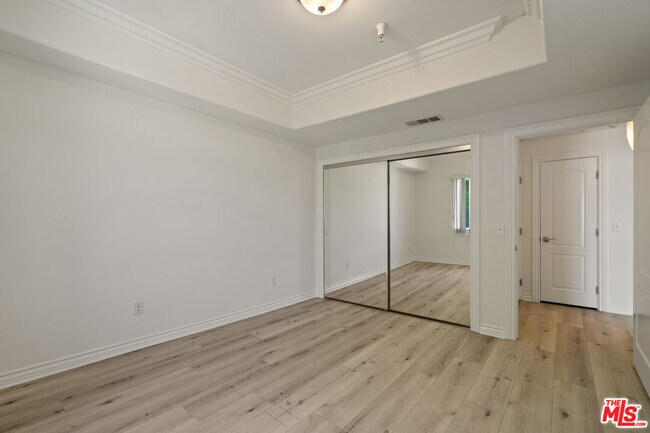 Building Photo - 3328 Oakhurst Ave