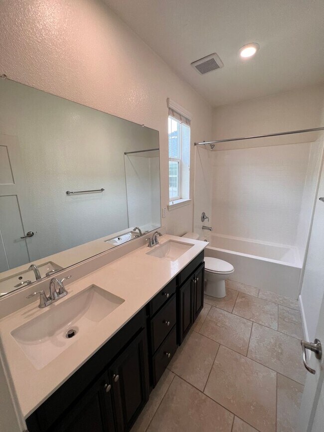 Building Photo - Spacious 4 Bedroom, 3 Bath Home with Bonus Room, 2 Car Garage in Westpark Village!