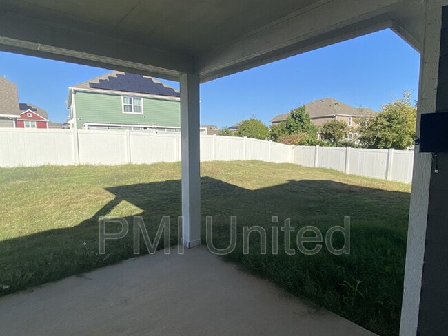 Building Photo - 9145 Blackstone Dr