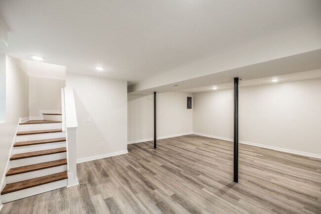 Building Photo - 418 Foothill Dr