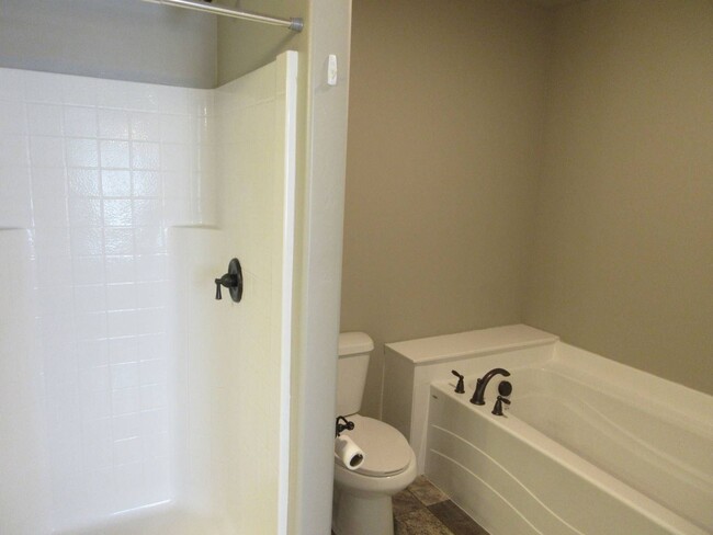 Building Photo - Town home living in the heart of Cedar City!