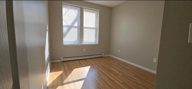 Building Photo - 18 E 17th St