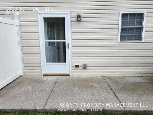 Building Photo - 1010 Seth Dr