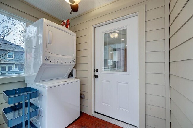 Building Photo - 2610 White Oak Dr