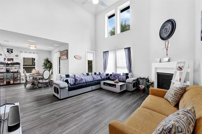 Building Photo - 2512 Ravenna Ct