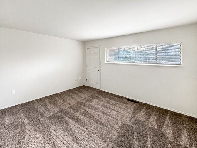 Building Photo - 111 Newcastle Dr